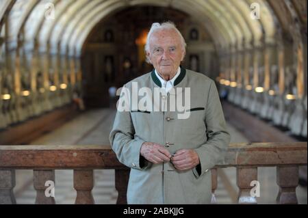 Il prof. Dr Otto Meitinger, architetto e monumento restauratore, ex presidente dell'Università Tecnica di Monaco di Baviera, ammesso per l'Antiquarium della Residenz di Monaco di Baviera. [Traduzione automatizzata] Foto Stock