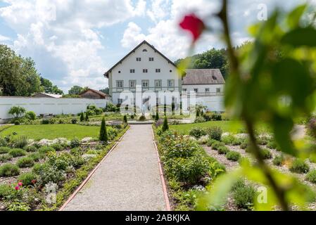 Il rigoglioso giardino del monastero del monastero di Schäftlarn nel villaggio dello stesso nome. [Traduzione automatizzata] Foto Stock