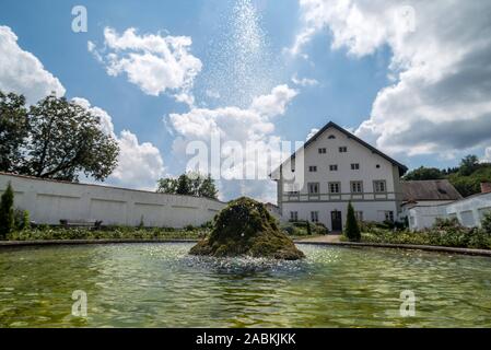 Il rigoglioso giardino del monastero del monastero di Schäftlarn nel villaggio dello stesso nome. [Traduzione automatizzata] Foto Stock