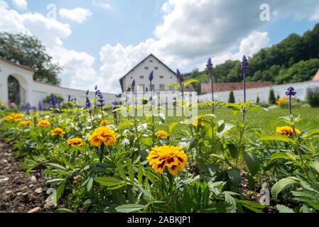 Il rigoglioso giardino del monastero del monastero di Schäftlarn nel villaggio dello stesso nome. [Traduzione automatizzata] Foto Stock