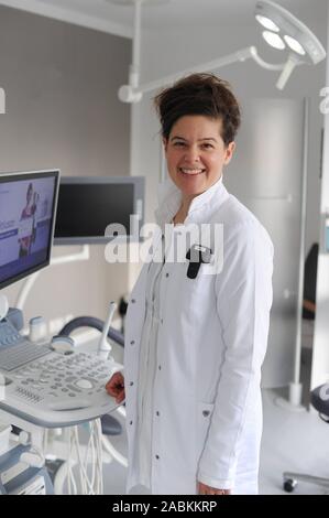 Dott.ssa Sabine Keim, direttore medico della clinica di Ginecologia e Ostetricia presso la Helios Klinikum München West di Pasing, Clinica per la ginecologia. [Traduzione automatizzata] Foto Stock