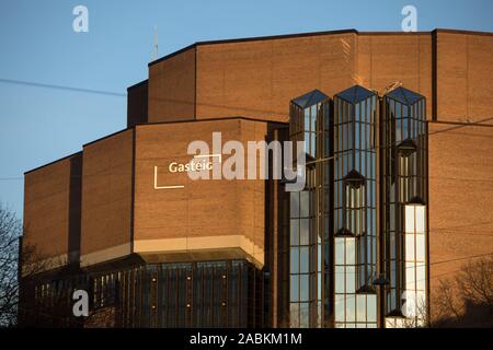 Facciata del centro culturale Gasteig a Rosenheimer Straße in Haidhausen. [Traduzione automatizzata] Foto Stock