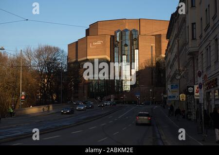 Facciata del centro culturale Gasteig a Rosenheimer Straße in Haidhausen. [Traduzione automatizzata] Foto Stock