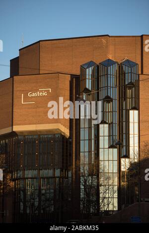 Facciata del centro culturale Gasteig a Rosenheimer Straße in Haidhausen. [Traduzione automatizzata] Foto Stock