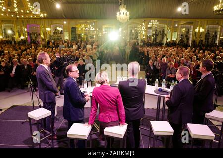 Da sinistra a destra: Christian Hierneis (Membro del Landtag Bündnis 90/Die Grünen), Robert Brannekämper (Membro del Landtag CSU), Alexander Reissl (presidente del gruppo parlamentare SPD), Katrin Habenschaden (Presidente dell'Grünen gruppo parlamentare) e Manuel Pretzl (2a Sindaco e Presidente della CSU gruppo parlamentare) all'BÜNDNIS Nordost evento informazioni sul SEM Nordost (sviluppo urbano misura) nella nuova fabbrica di teatro di Monaco di Baviera. [Traduzione automatizzata] Foto Stock