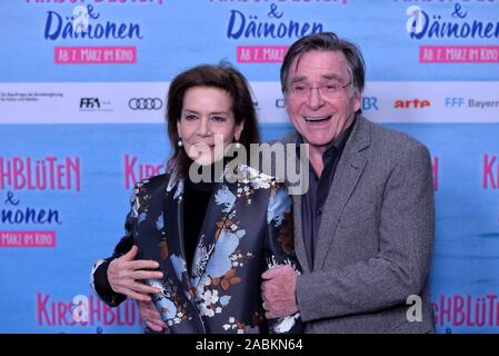 Hannelore Elsner e Elmar Wepper alla premiere di 'Kirschblüten und Dämonen" a Monaco di Baviera Arri cinema. [Traduzione automatizzata] Foto Stock