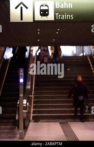 Premere tour alla Stazione Centrale di Monaco sulla prossima costruzione di misure per la seconda principale S-Bahn linea: presto per essere chiuso la scala ai treni è mostrato nella foto. [Traduzione automatizzata] Foto Stock