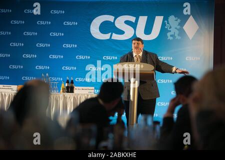 Bernd Posselt, parte superiore del candidato del CSU di Monaco di Baviera per il Parlamento europeo, presso la centrale di manifestazione europea di Monaco di Baviera CSU nell'Hofbräukeller. [Traduzione automatizzata] Foto Stock