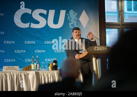 Bernd Posselt, parte superiore del candidato del CSU di Monaco di Baviera per il Parlamento europeo, presso la centrale di manifestazione europea di Monaco di Baviera CSU nell'Hofbräukeller. [Traduzione automatizzata] Foto Stock