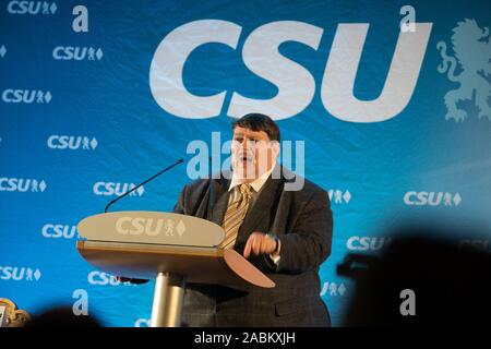 Bernd Posselt, parte superiore del candidato del CSU di Monaco di Baviera per il Parlamento europeo, presso la centrale di manifestazione europea di Monaco di Baviera CSU nell'Hofbräukeller. [Traduzione automatizzata] Foto Stock