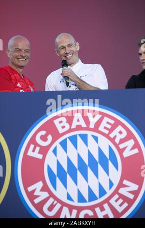 FC Bayern Monaco celebra conquistando il settimo campionato di calcio tedesco del una riga con una ventola party in birreria Paulaner Am Nockherberg. Nella foto Arjen Robben (m.), che dice addio dopo la stagione. [Traduzione automatizzata] Foto Stock