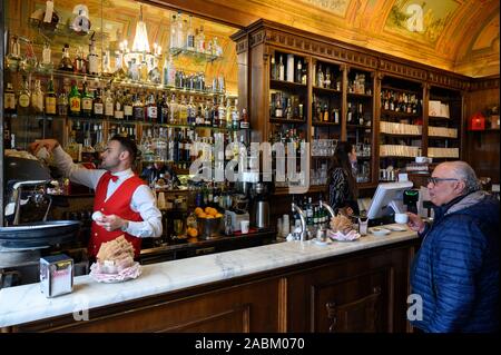 Perugia. L'Italia. Pasticceria Sandri, storico bar pasticceria su Corso Pietro Vannucci, 32. Foto Stock