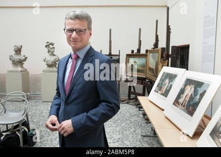 Arte Ministro Bernd Sibler (nella foto) con le mani su nove opere d'arte dalle proprietà originale del giovane Giulio e Semaya Franziska Davidsohn ai loro eredi al Museo Nazionale Bavarese di Monaco di Baviera. [Traduzione automatizzata] Foto Stock