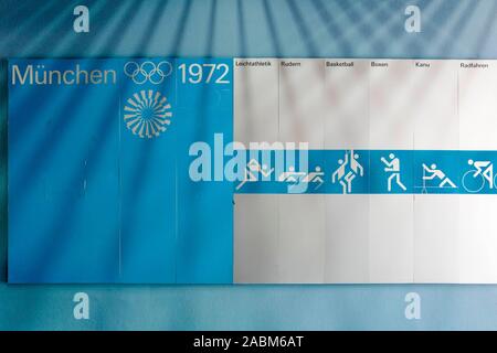 Un poster commemorativo del 1972 Giochi Olimpici è appeso nella hall della casa Helene-Mayer-anello 14 nel Villaggio Olimpico di Monaco di Baviera. [Traduzione automatizzata] Foto Stock