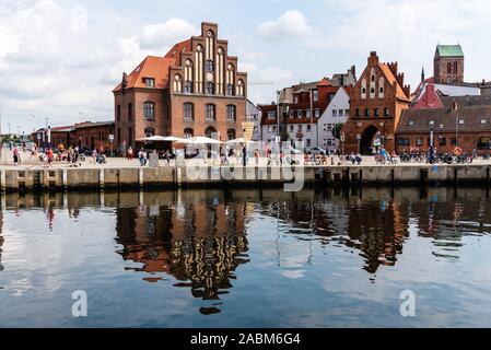 Wismar, Germania - 2 Agosto 2019: Il Vecchio Porto di Hansa. Wismar è un porto e città anseatica nel nord della Germania sul Mar Baltico Foto Stock