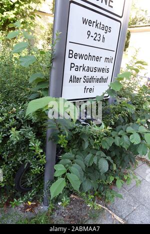 Bicicletta incarniti all'angolo Frauenlobstraße / Waltherstraße nel Isarvorstradt. [Traduzione automatizzata] Foto Stock