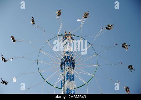 Giostra a catena sul Wiesn Oidn sul Monaco di Baviera Ottobre. [Traduzione automatizzata] Foto Stock