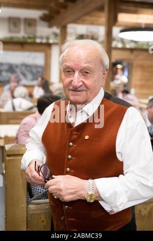 Adi Weber è stato in carica di arbitri a FC Bayern per 51 anni. [Traduzione automatizzata] Foto Stock