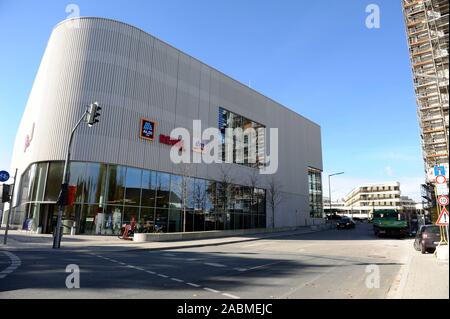 Lavori di costruzione del redensification di Baumkirchnerstrasse e Hermann-Weinhauserstrasse nel quartiere di Monaco di Baviera di Berg am Laim sta progredendo: centro commerciale. [Traduzione automatizzata] Foto Stock