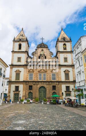 Salvador de Bahia, Brasile, - circa nel settembre 2019: Sao Francisco chiesa e convento, famoso del XVIII secolo la chiesa cattolica con elaborati intarsi esterna Foto Stock