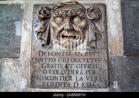 Bocca del segreto di accuse al Palazzo del Doge di Venezia segreto 'denunciati contro coloro che nascondi favorisce e uffici o colludono per nascondere la vera inc Foto Stock