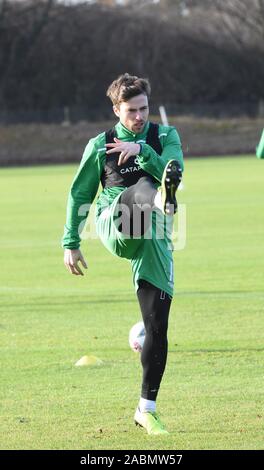 Tranent, Ormiston, East Lothian.la Scozia. Regno Unito. Il 28 novembre 2019. Hibernian Lewis Stevenson , Sessione di formazione per Scottish Premiership match vs Kilmarnock. Credito: eric mccowat/Alamy Live News Foto Stock