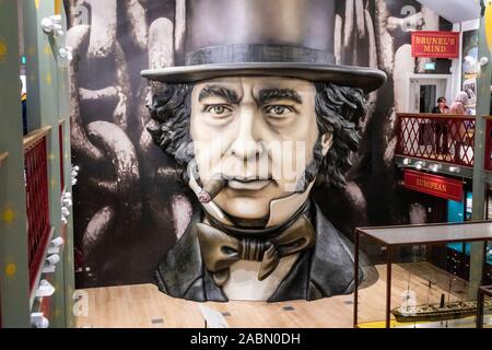 Una replica di Isambard Kingdom Brunel nel museo a fianco della SS Gran Bretagna nel Dock di Bristol REGNO UNITO Foto Stock