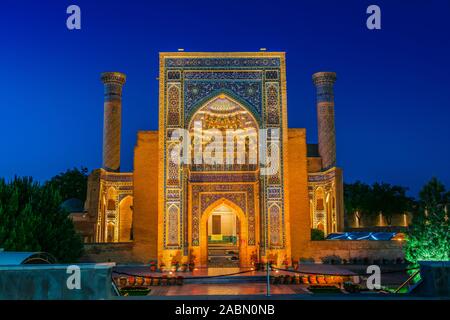 Gur-e-Amir o Guri Amir (Tomba del Re), un mausoleo del conquistatore asiatico di Timur in Samarcanda, Uzbekistan. Foto Stock