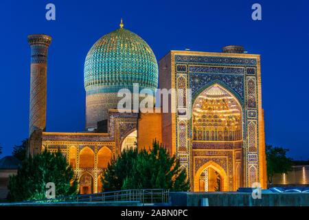 Gur-e-Amir o Guri Amir (Tomba del Re), un mausoleo del conquistatore asiatico di Timur in Samarcanda, Uzbekistan. Foto Stock