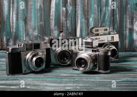 Una collezione di vecchi film telecamere Foto Stock