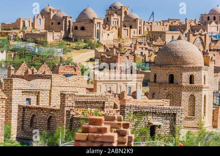 Storico necropoli Mizdakhan intorno alla città di Nukus in Uzbekistan Foto Stock