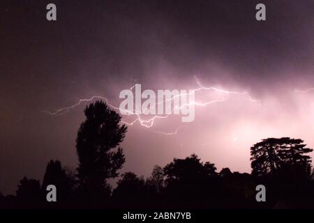 Fulmine, CC Lightning, cloud-to-cloud Lightning, intra cloud Lightning, intercloud Lightning, IC Lightning, dark, night, Sussex, UK, Foto Stock