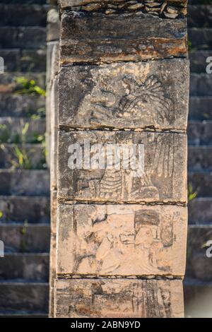 Dettaglio, Kriegertempel 'Templo de Los Guerreros', Chichen Itza, Yucatan, Mexiko Foto Stock