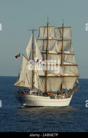 Tall Ships raccogliere in Falmouth per la Tall Ships Race. Foto Stock