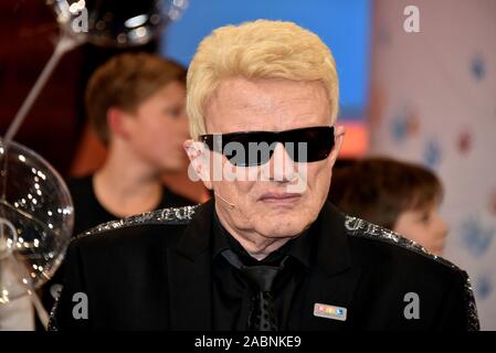 22 novembre 2019, Renania settentrionale-Vestfalia, Hürth: il cantante Heino pone al ventiquattresimo RTL Spendenmarathon Wir helfen Kindern 2019. Foto: Horst Galuschka/dpa/Horst Galuschka dpa Foto Stock