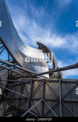 Jay Pritzker Pavilion, progettato dall architetto Frank Gehry, il Bandshell in Millennium Park ospita vari eventi musicali. Chicago, Illinois, Stati Uniti d'America Foto Stock
