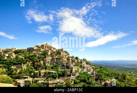 Gordes Borgo Medievale costruito su una collina della roccia nel Luberon, Provenza Costa Azzurra Regione, Francia. Foto Stock