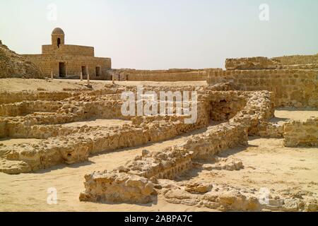 Rovine del Qal'at al-Bahrain, Porto antico e capitale del Dilmun civiltà in Manama, Bahrain Foto Stock