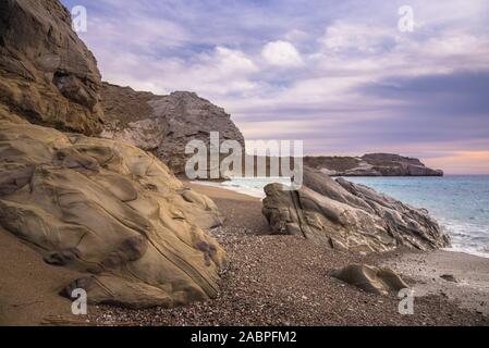 Splendido tramonto a Agios Pavlos beach, a sud di Creta, Grecia. Foto Stock