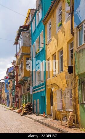 Case tradizionali in area di Balat di Istanbul, Turchia Foto Stock