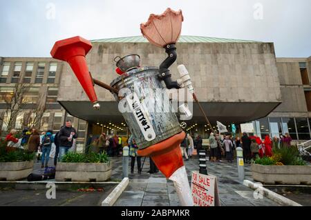 Gli uffici del Consiglio, Truro, Cornwall, Regno Unito. Cornovaglia voto del Consiglio per consentire di fondi per essere trasferito per un spaceport con Virgin in Cornwalls Newquay Airport. Foto Stock