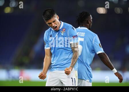 Joaquin Correa del Lazio festeggia dopo aver segnato 1-0 obiettivo durante la UEFA Europa League, gruppo e partita di calcio tra la SS Lazio e CFR Cluj il 28 novembre 2019 presso lo Stadio Olimpico di Roma, Italia - Foto Federico Proietti/ESPA-immagini Foto Stock