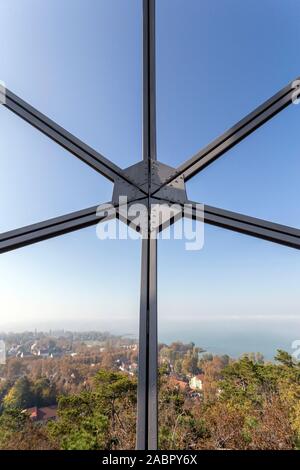 Sfera della torre di vedetta in Balatonboglar, Ungheria su una giornata autunnale. Foto Stock