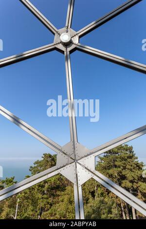 Sfera della torre di vedetta in Balatonboglar, Ungheria su una giornata autunnale. Foto Stock