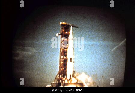 Teleclip - Saturn V - Apollo 11 - presi direttamente da TV a colori schermo durante la trasmissione live nel Regno Unito - 1969 Foto Stock