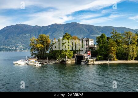 Vista dell'Isola Grande (o di San Pancrazio), una delle due isole di Brissago sulla la parte svizzera del Lago Maggiore, Canton Ticino, Svizzera Foto Stock