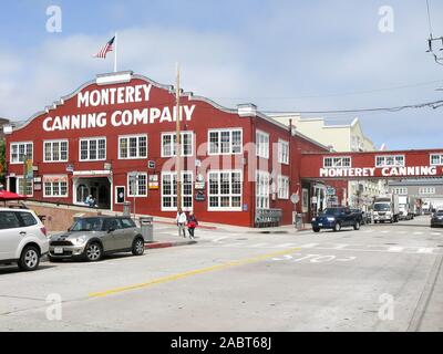 Cannery Row con le sardine di Monterey Canning Company, Monterey, California, Stati Uniti d'America Foto Stock