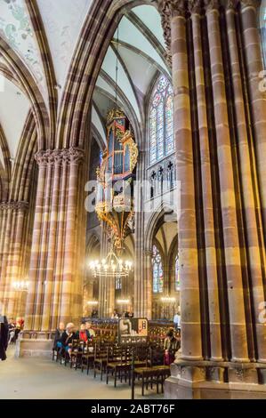 Interno della cattedrale di Notre Dame, Strasburgo, Alsazia, Grand Est, Francia Foto Stock