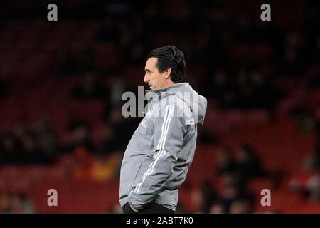 Londra, Regno Unito. 28 Nov, 2019. Arsenal Head Coach Unai Emery appoggia la schiena . UEFA Europa League gruppo F corrispondono, Arsenal v Eintracht Francoforte presso l'Emirates Stadium di Londra giovedì 28 novembre 2019. Questa immagine può essere utilizzata solo per scopi editoriali. Solo uso editoriale, è richiesta una licenza per uso commerciale. Nessun uso in scommesse, giochi o un singolo giocatore/club/league pubblicazioni . pic da Steffan Bowen/Andrew Orchard fotografia sportiva/Alamy Live news Credito: Andrew Orchard fotografia sportiva/Alamy Live News Foto Stock