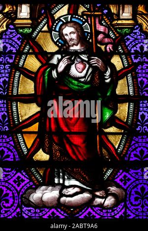 Saint Pierre cattedrale. Gesù sacro cuore. Finestra di vetro colorato. Annecy. La Francia. Foto Stock